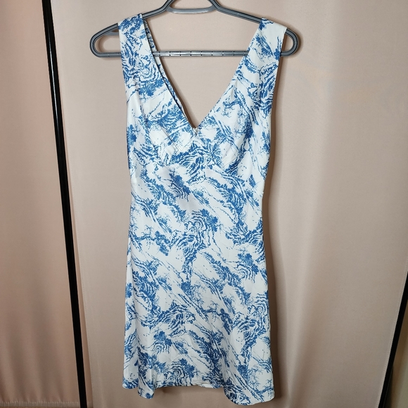 Lioness Dresses & Skirts - Lioness silky white and blue dress cocktail/ party / wedding party dress